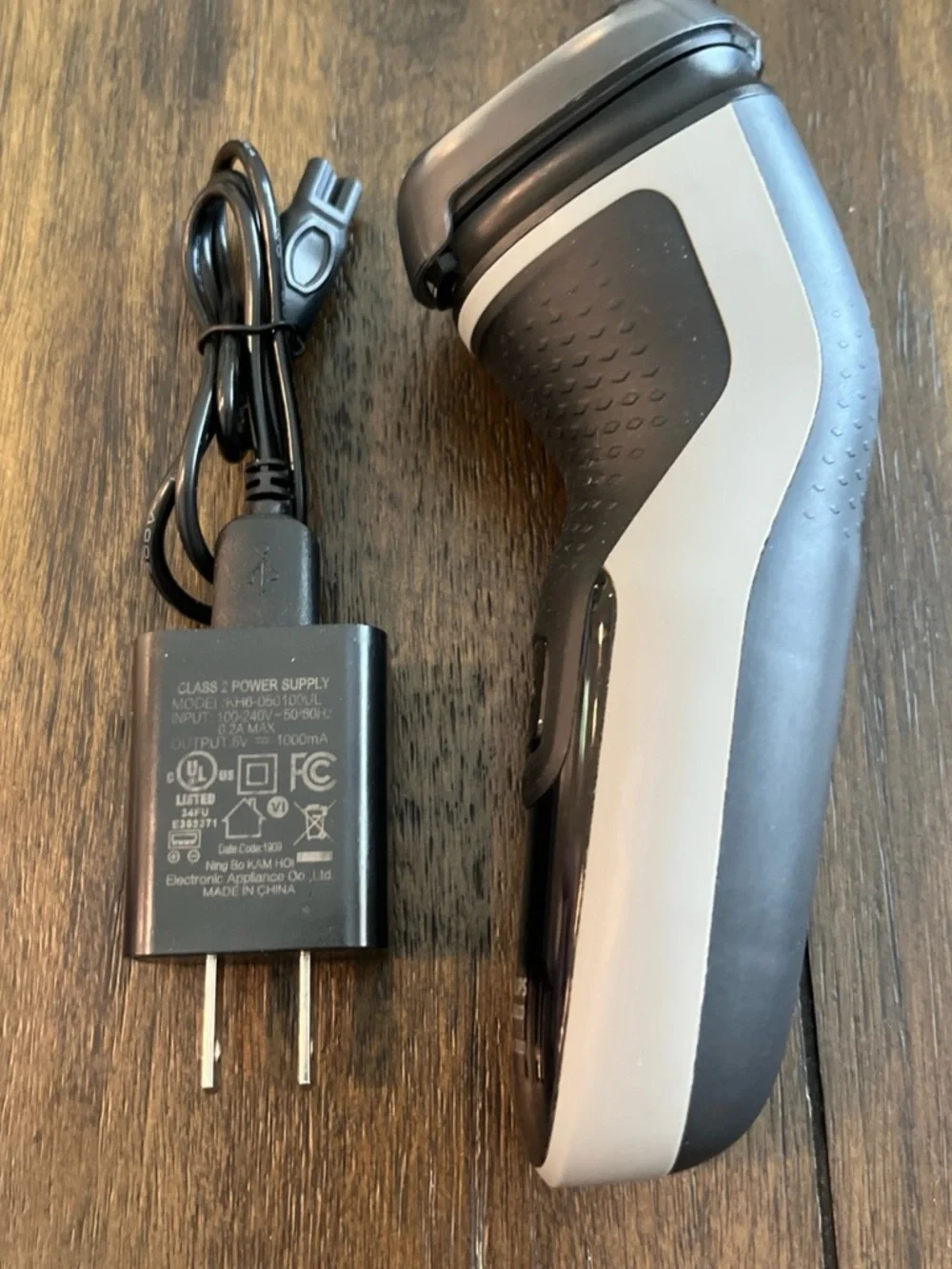 Philips Norelco : Men’s Razor / Shaver Series 2000 w/ Trimmer + Charging Cord